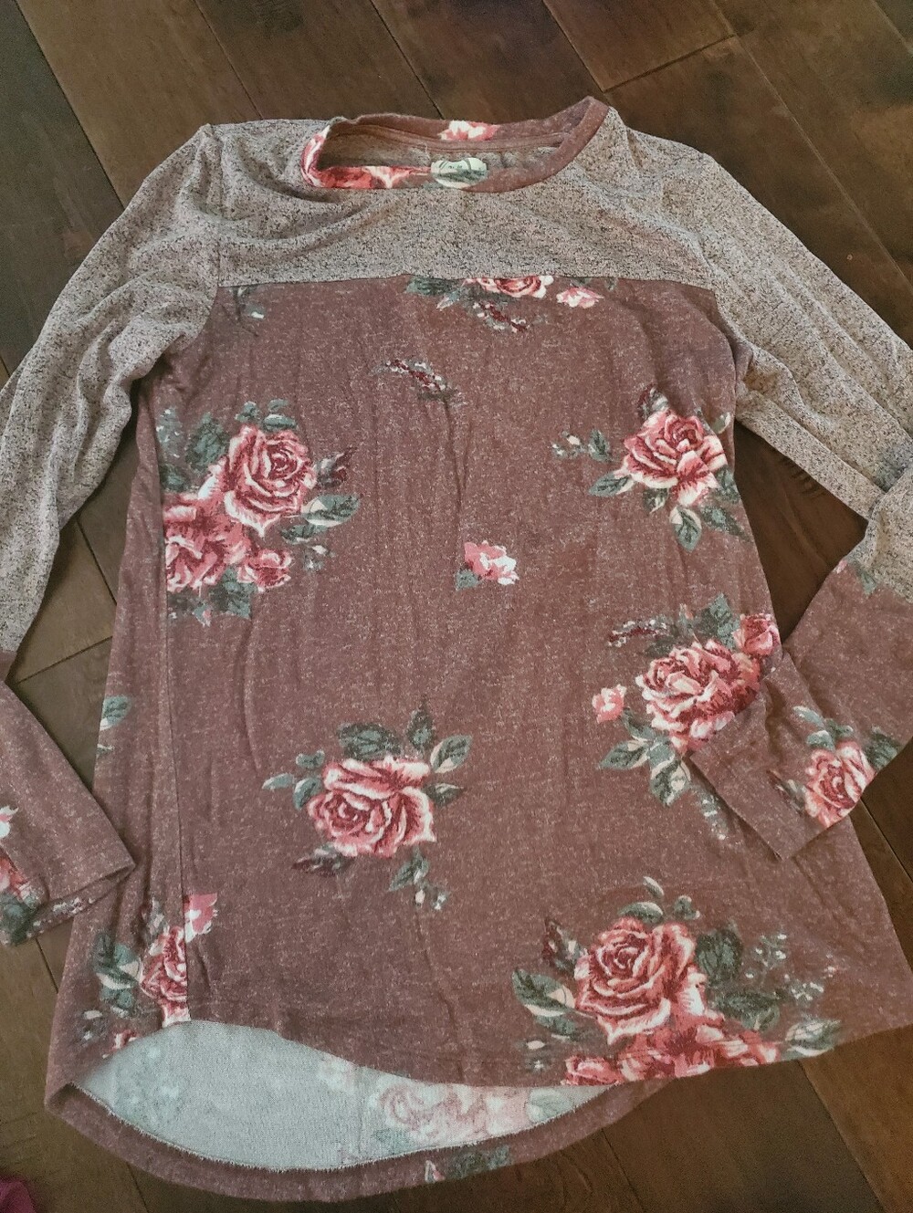 Maurices Mauve Floral Long-Sleeve Raglan Topces  Size Small Very Soft
